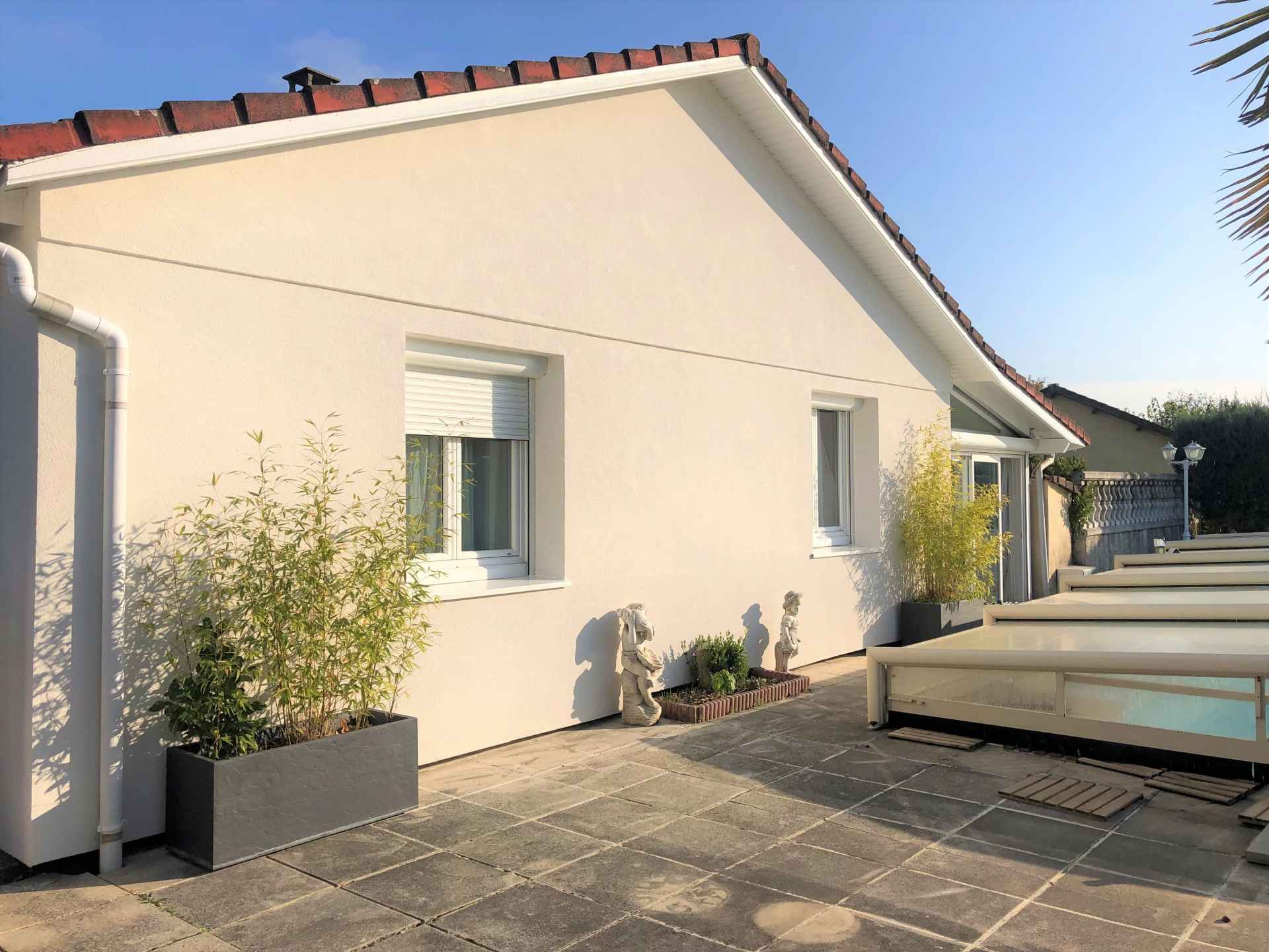 Maison avec terrasse ensoleillée