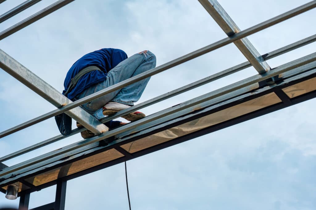 Travaux d'isolation thermique extérieure ITE sur une structure de maison Phénix