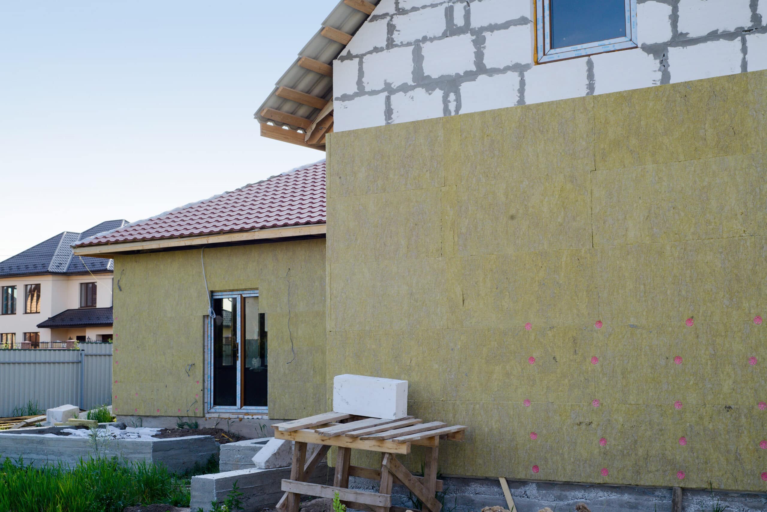 Maison Phénix en cours d'isolation thermique par l'extérieur ITE