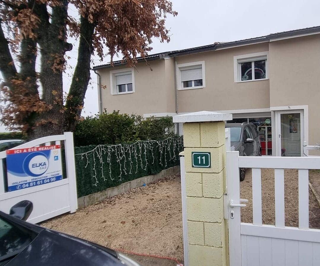 Maison avec façade propre et rénovée grâce à l'isolation extérieure